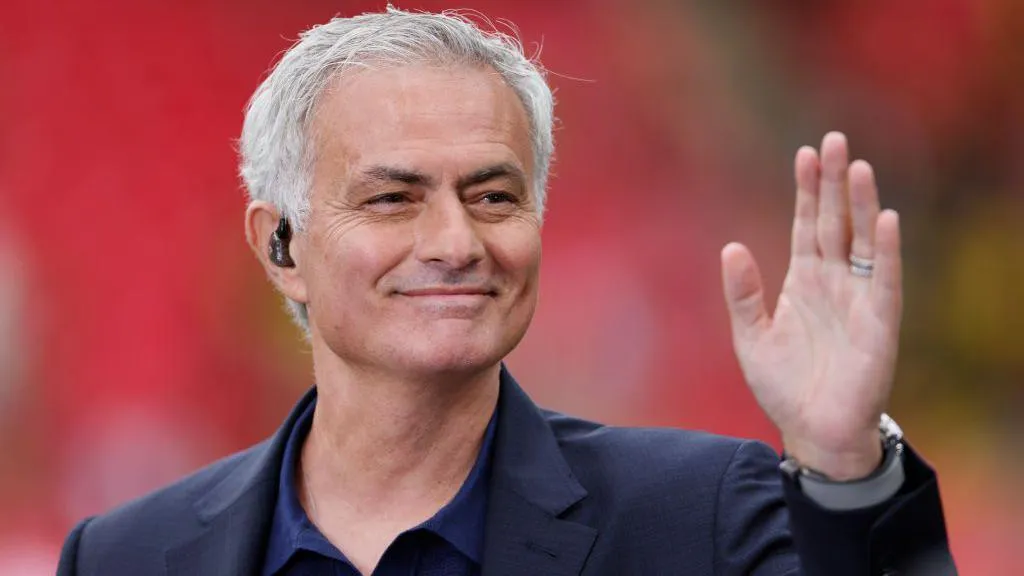 Who would say no to this Portuguese giant? - Mourinho arrives for negotiations