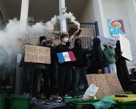 New French PM Under Intense Pressure as Nationwide Protests Paralyze Education and Transport